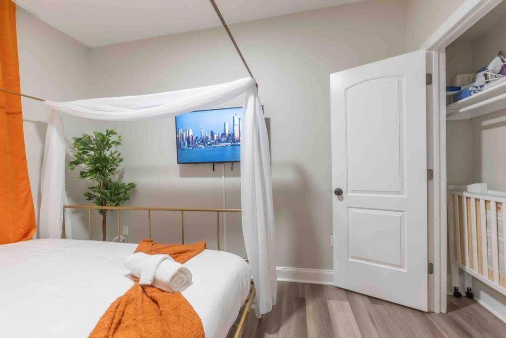 Pumpkin Premise By Airport, 5 Beds, Sleeps 8, Book 7 Days, Get 20 Percent Off Apartment Newark Exterior photo