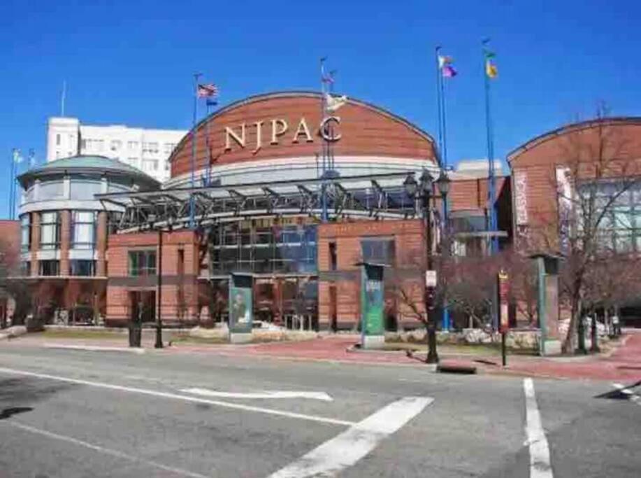 Pumpkin Premise By Airport, 5 Beds, Sleeps 8, Book 7 Days, Get 20 Percent Off Apartment Newark Exterior photo